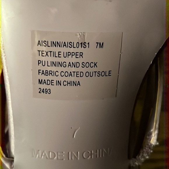 Steve Madden Aislinn Purple Lilac Satin Slide Sandals Size 7 - Picture 9 of 9